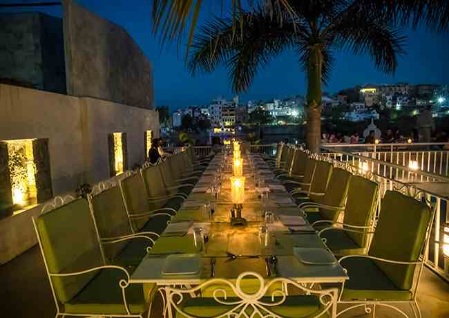 Veg / Non-Veg Food | Lake View Candle Light Dinner In Udaipur